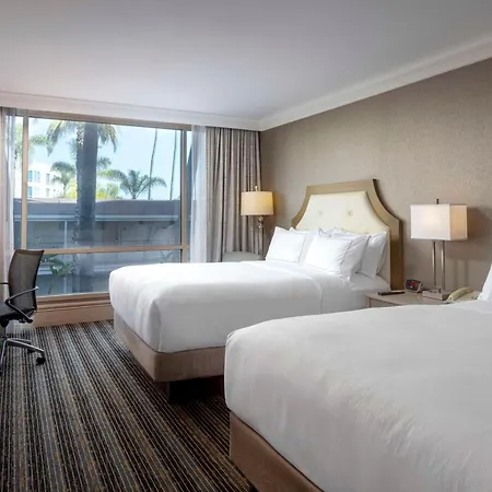 Doubletree By Hilton San Diego Bayside Exterior photo