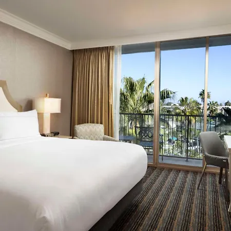 Doubletree By Hilton San Diego Bayside Exterior photo