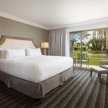 Doubletree By Hilton San Diego Bayside Exterior photo