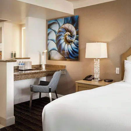 Doubletree By Hilton San Diego Bayside Exterior photo