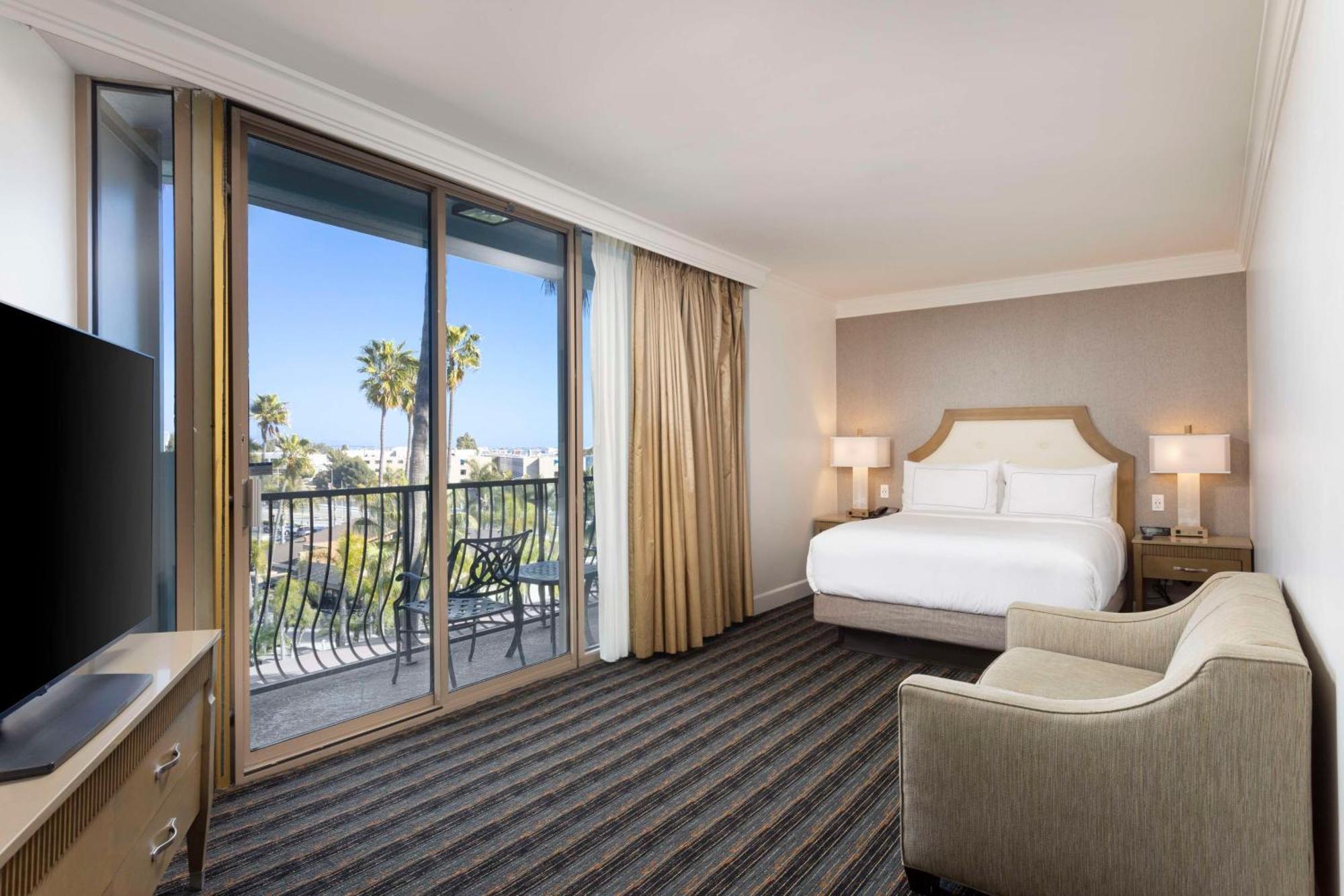 Doubletree By Hilton Bayside