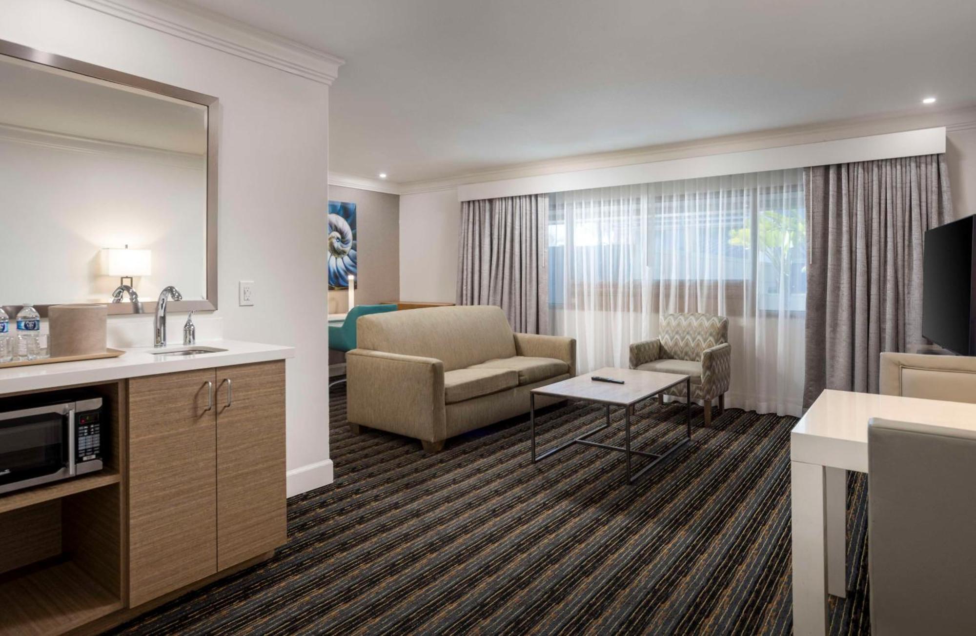 Doubletree By Hilton Bayside
